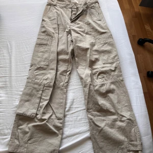 Cargo jeans  - Änvända typ två gången för korta för mig  Köpta för 300