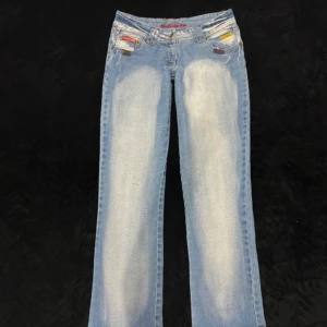 Lowwaist jeans - Ett par så snygga jeans jag köpte men som tyvärr inte passade. Mått finns i bilderna, skickar ej bild på då de ej passa