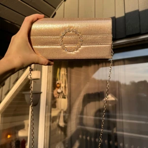 Kuvertväska  - Super fin kuvertväska! Aldrig använd 