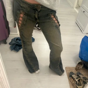 Coola jeans med snörning  - Säljer dessa svin coola jeans med snörning!!😍😍