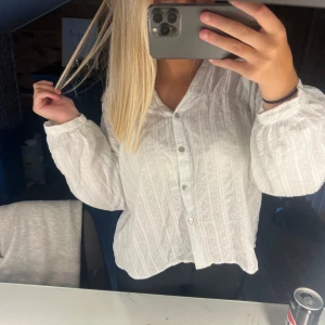 Blus - Superfin blus ifrån zara i storlek xs! Inga defekter, mycket bra skick💖
