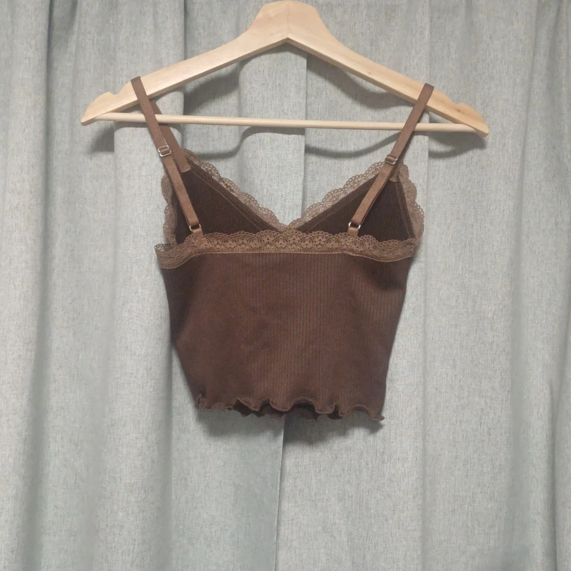 Brun ribbad linnetopp - 90