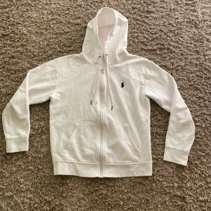 Zip hoodie Ralph Lauren - Bra skick. Storlek M, kan frakta eller mötas upp i Lund. 