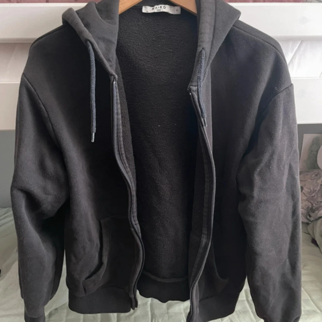 Svart zip up från Nakd