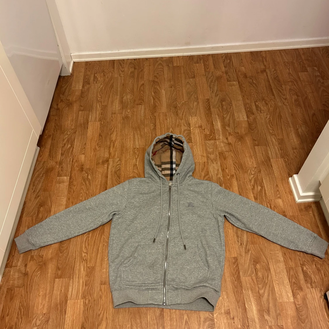 Grå hoodie från Burberry