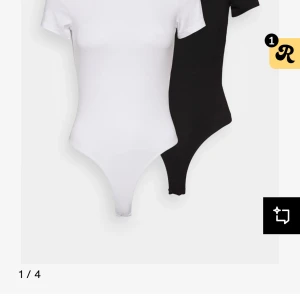 Trendig Vit och svart bodysuit - Säljer dessa två jättefina bodys då de tyvärr inte passade. De är helt oanvända och har lappen kvar . Verkligen sååå fina🥰