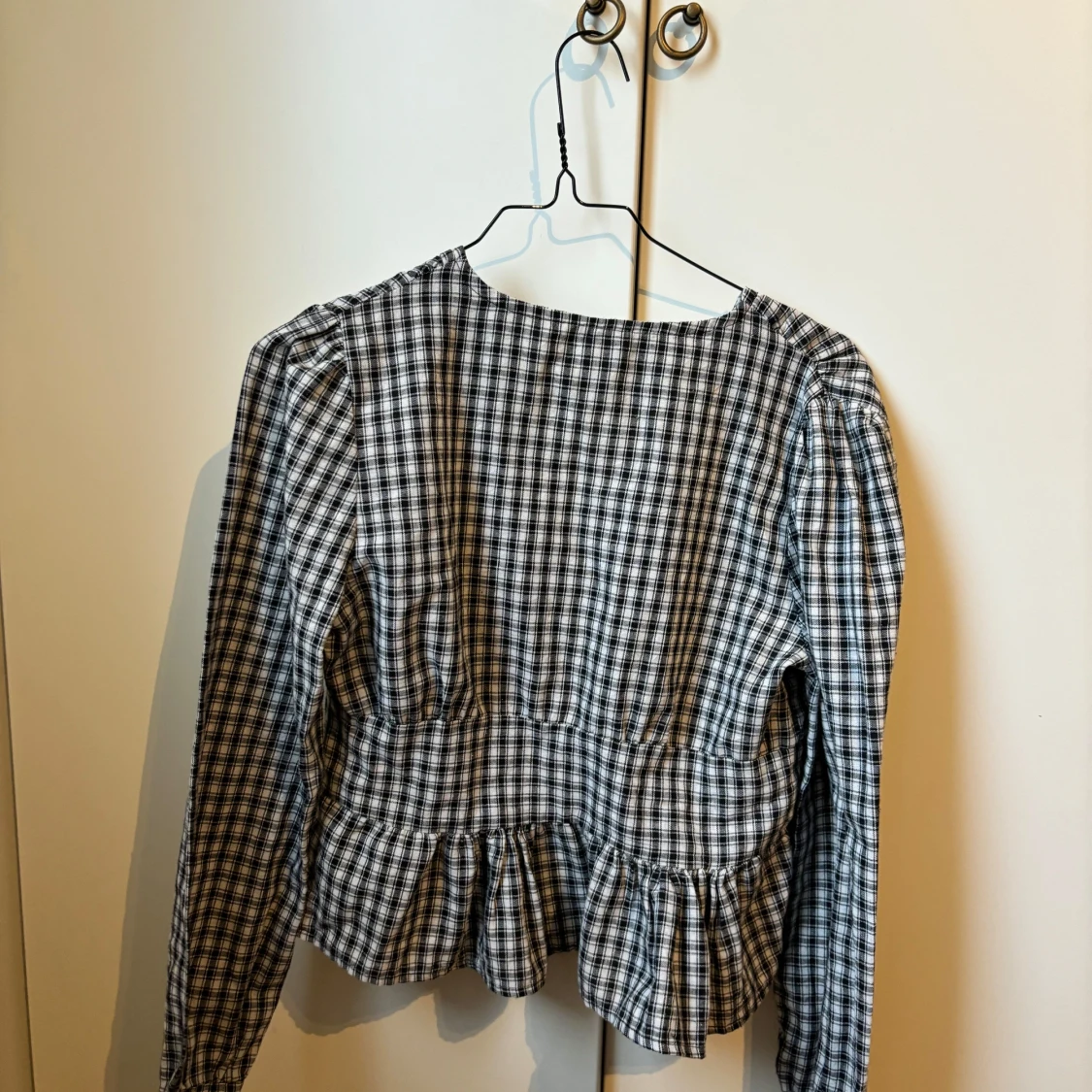 Peplumblus i rutigt tyg - 92