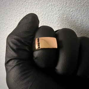 Klackring Äkta 14K Gulddoublé - Klackring i äkta 14K rött gulddoublé. Stämplad 585 RG. Helt ny och oanvänd! Storlek innerdiameter 20mm. Väger 4g+!