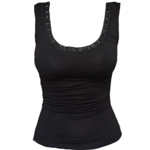 Svart ärmlös topp med pärldetaljer - Snygg svart  topp med dekorativa pärlor längs den rundade halsringningen som köptes här på Plick men som tyvärr var för liten. Den har alltså bara testats och priset kan självklart diskuteras! 