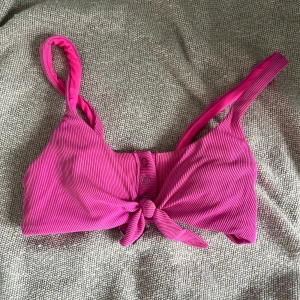 Bikiniöverdel  - Bikiniöverdel med inlägg! Troligtvis en xs!