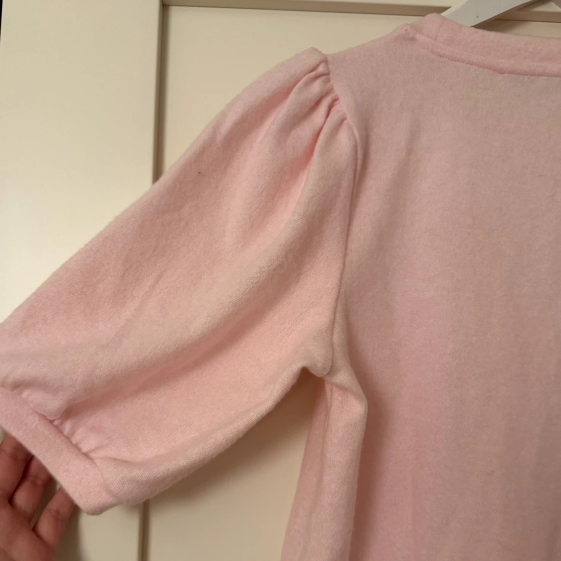 Rosa tröja med puffärmar - 90