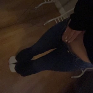 Low waist bootcut  - Lågmidjade bootcut jeans från hm, storlek 38 men passar mer 34/36💓 
