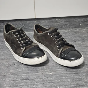 Lanvin - Säljer nu dessa bruna lanvins. De har en del fula sidor men dem har mycket kvar att ge, dem är storlek uk 7 vilket motsvarar EU 40/41.