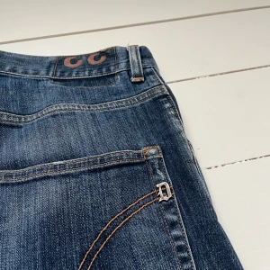 Dondup jeans - Riktigt snygga blå washed Dondup jeans i storlek W33. Fiten är Hakney. Skick 10/10 | Kom med frågor!! Kan gå ned i pris vid snabb affär