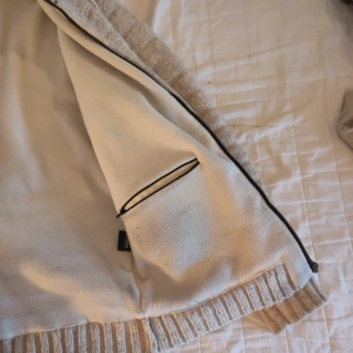 Stilren Cardigan med fordring  - 91