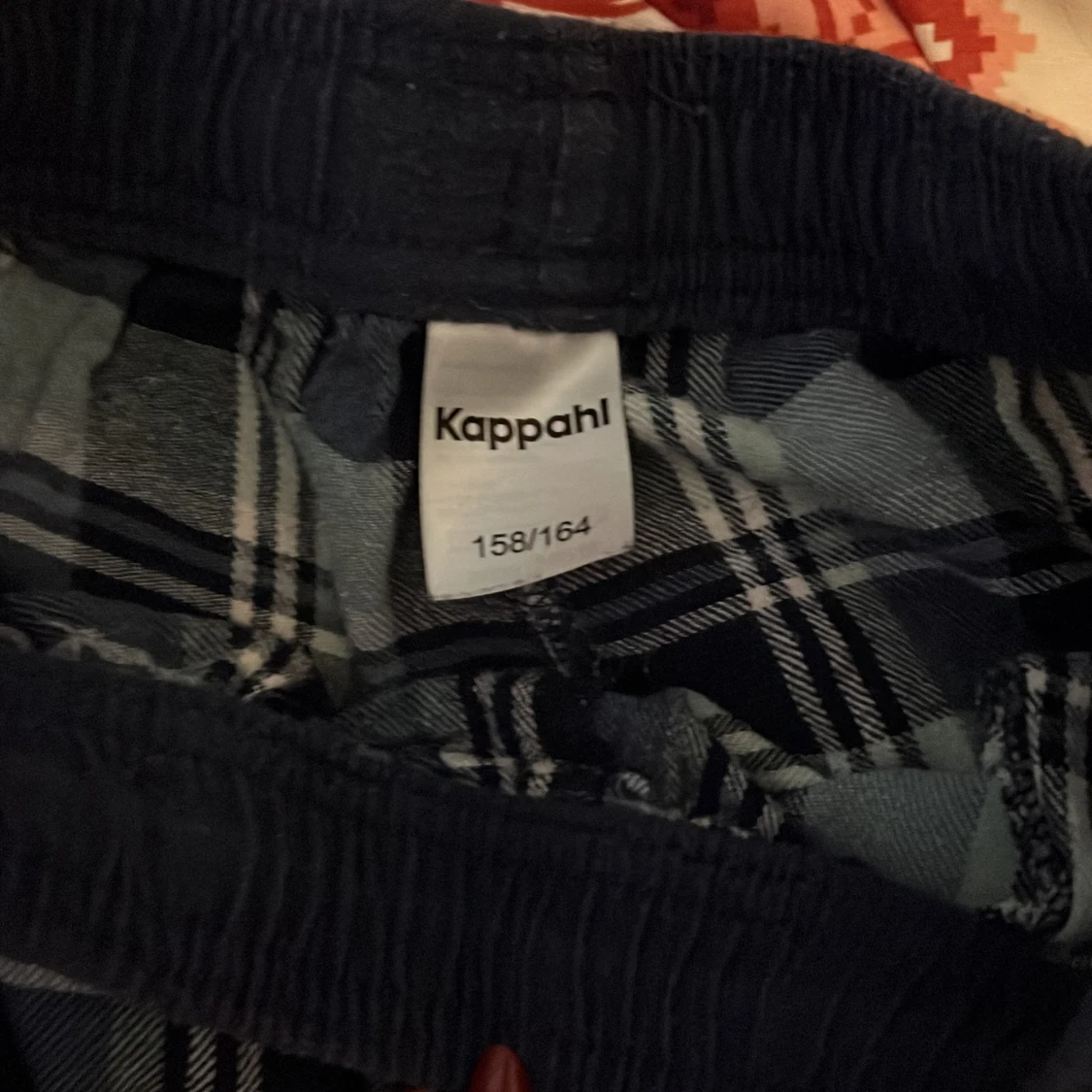 Rutig byxa från Kappahl - 90