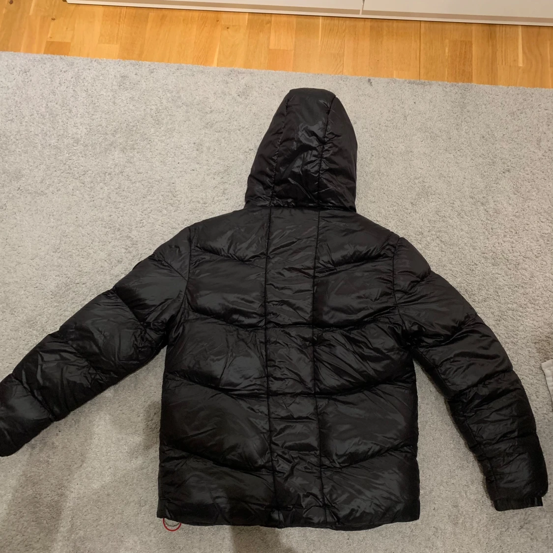 Svart pufferjacka från Closure LDN - 90