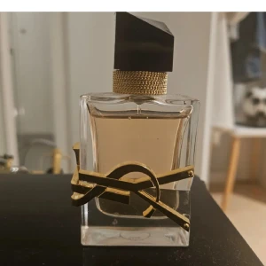 Ysl Libre - Sprayat några enstaka spray. Serienumret finns på undersidan!
