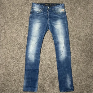 Replay Jeans - Säljer nu ett par Replay jeans i storlek W30 för endast 399kr! Pris är ej hugget i sten, hör av er i dm vid funderingar 🙌
