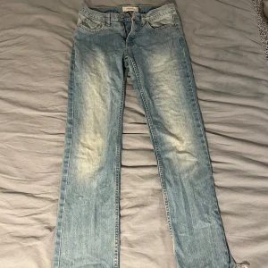 Vintage blå jeans  - Raka jeans från dressman! Men skulle säga att de är unisex! 🫶säljer pga för små för mig! 
