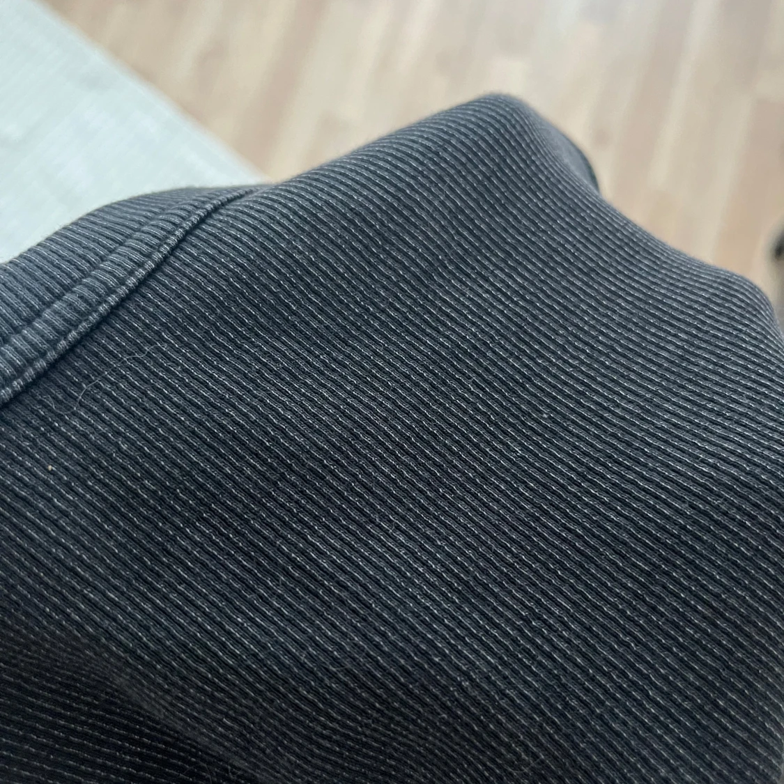 Grå ribbad tröja - 91