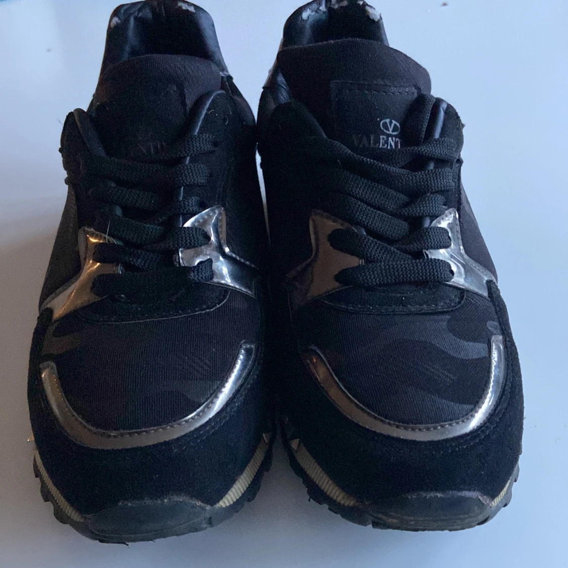 Svarta Valentino rockrunners