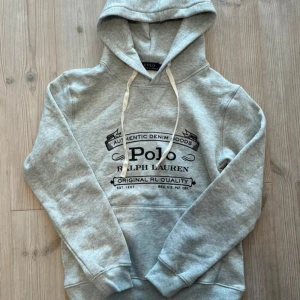 Polo Ralph Lauren Hoodie - Ralph lauren hoodie. Inga defekter.  storlek M. Hör av er vid frågor!