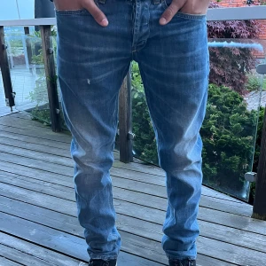 Jacob cohën jeans - Feta cohëns i strl 32. Skick 9/10, inga defekter. Passar dig runt 176-185. Jeansen är dessutom i slim fit. Vid frågor eller funderingar är det bara att skriva 💫