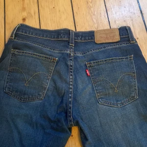 Lowwaist bootcut Levis jeans - Jättesnygga lowwaist bootcut Levis jeans! Använda en gång 