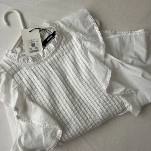 Bik bok blus!  - Så snygg blus från bikbok! Helt ny med prislapp.💗