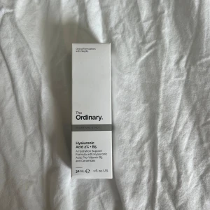 Hyaluronic Acid  - Hyalyronic acid 2% + B5 the ordinary. Helt oanvänd och oöppnad flaska! Hör av er vid frågor 💞