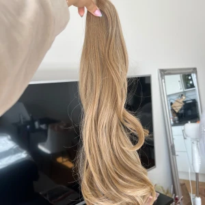 Ponytail - Lång ponytail i honey blonde nyans. Sååå fin, endast använd ett fåtal gånger. 