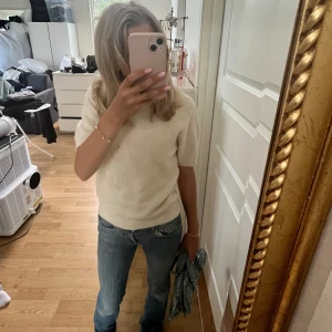 Superfin stickad tröja  - Säljer denna fina stickade tröjan som jag tror är från Hm då jag klippt bort lappen🥰 säljer den då den inte kommer till användning och priser går att diskuteras!