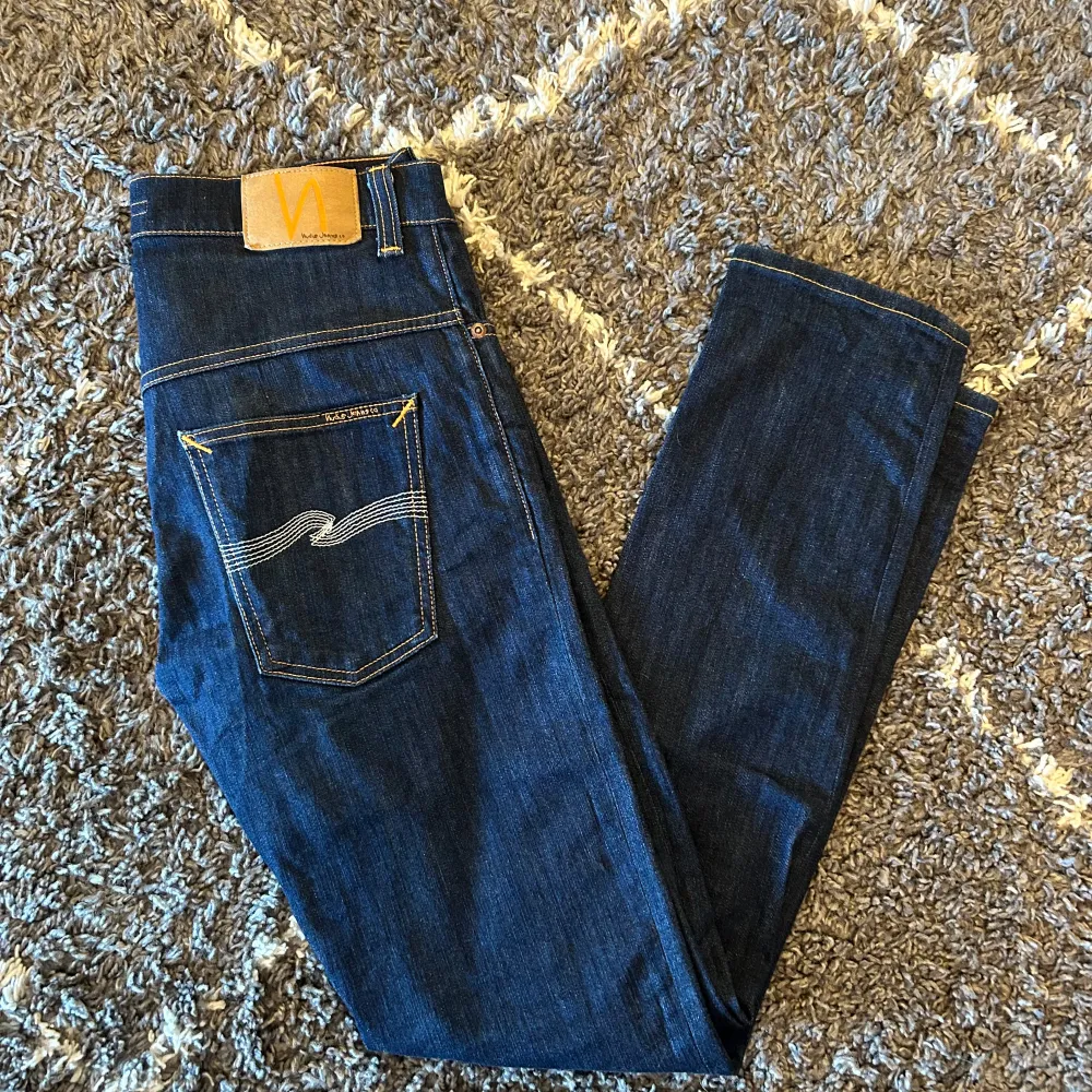 Nudie Jeans av modellen Thin Finn | Storlek: 32/32 - Skicket på jeansen är väldigt bra utan defekter - skulle säga dem är Ny utan Prislapp - mitt pris: 499 - Nypris: 1599kr -. Jeans & Byxor.