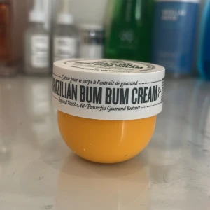 braziallian bum bum cream🧡 - köpte resesättet bara för hypen men gillade inte doften så säljer allt från det, priset kan diskuteras på denna, men minst 75kr kan vi utgå från