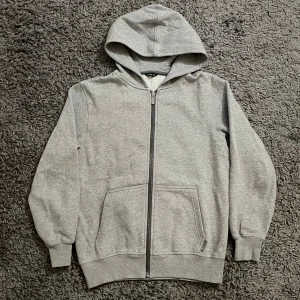 Zipup - Zip hoodie från SOC, storlek 146/152. Bra skick🫶🏼