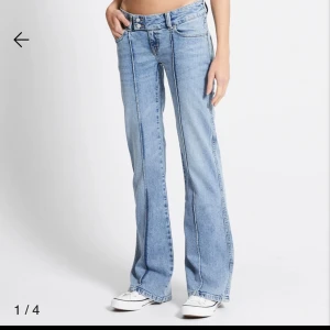 Jeans  - Jättesnygga Low waist Bootcut jeans från lager 157 i storlek xs full legnth! Jättebra skick! Innerbenslängd är 85 cm. Kom privat vid fler frågor💗