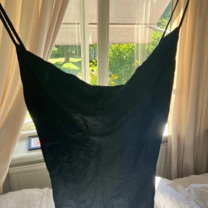 Klänning - Super fin mini klänning💓 säljerpga för kort för mig😩😩 Strl s