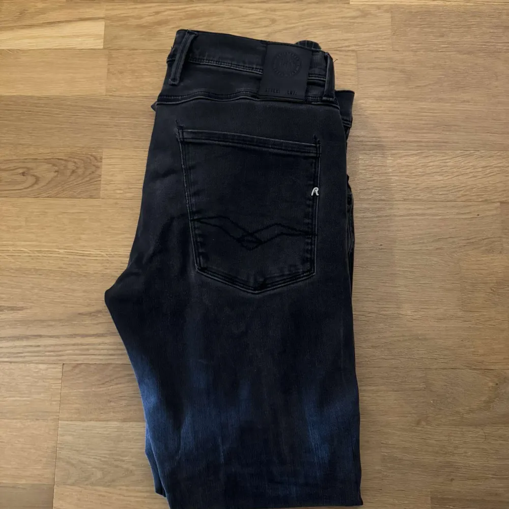 Replay jeans i mycket bra skick, skriv dm vid frågor.. Jeans & Byxor.