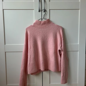 Mjuk stickad tröja  - Aldrig kommit till användning 
