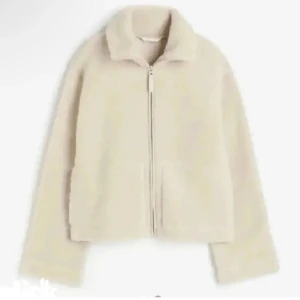 Teddy jacka hm - Super fin teddyjacka som är slutsåld på hm. Använd sparsamt 🩷