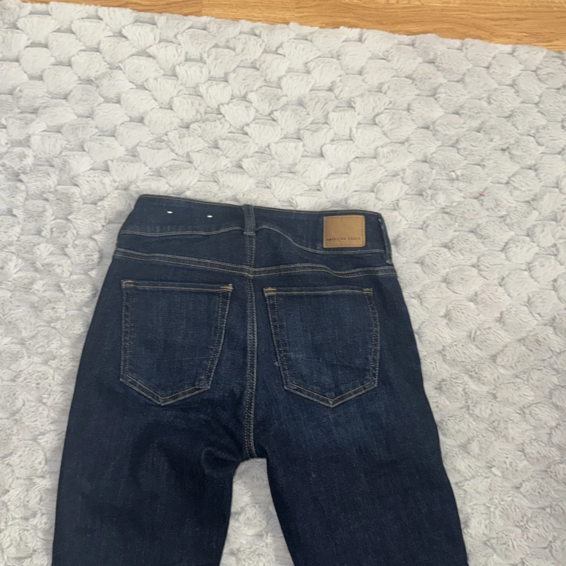 Mörkblå jeans från American Eagle - 92