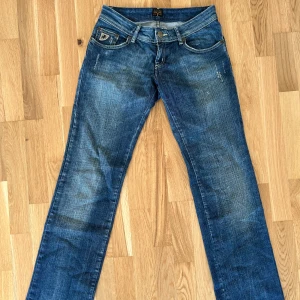 Vintage LOIS Jeans  - Säljer nu dessa extremt snygga vintage lois jeans. Dessa är lågmidjade och straight leg. De är i mycket bra skick☺️ Skriv i pm vid frågor eller funderingar. 