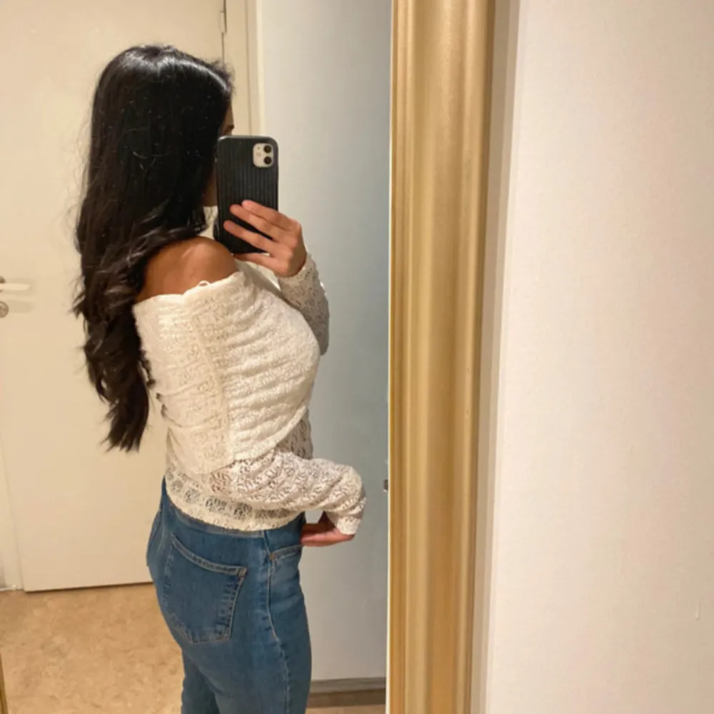 Super fin offshoulder topp i spets storlek xs, endast använd en gång ❤️. Yläosat.