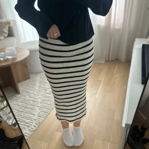 Kjol - Ribbstickad kjol från Gina Tricot  Helt oanvänd 🌸💕 jättebra skick