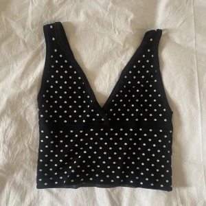 prickig zaratopp - söt prickig topp från zara