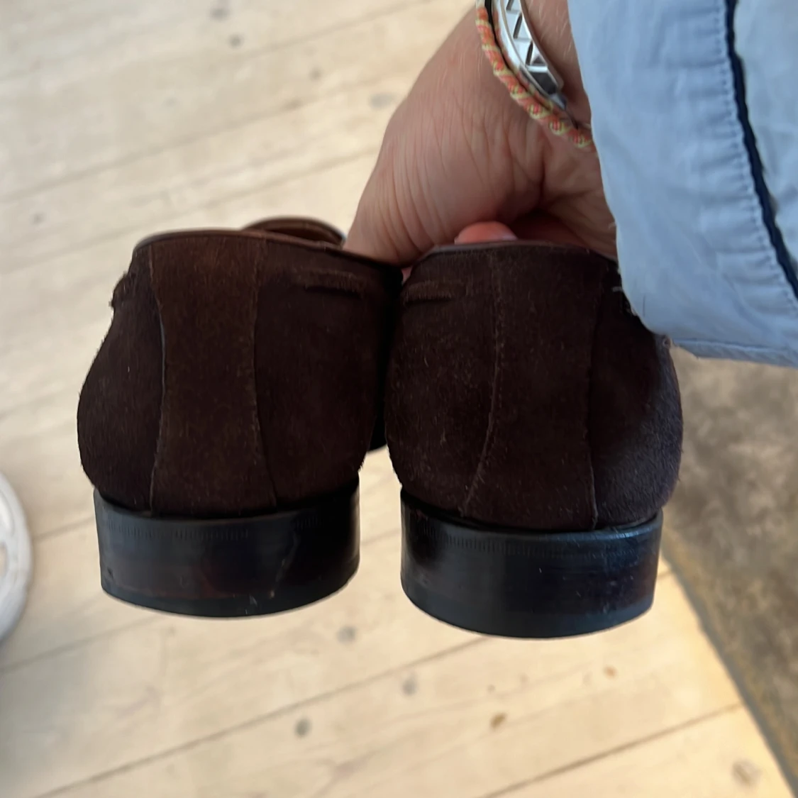 Bruna mocka loafers med tofsar - 91