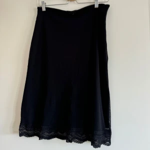 Vintagekjol - Såå fin kjol som jag älskar men säljer pga flytt!! Bredd 38cm Längd 64cm