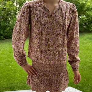 Blus från mango - Fin blus från mango. Säljer bara blusen! Aldrig använd. 