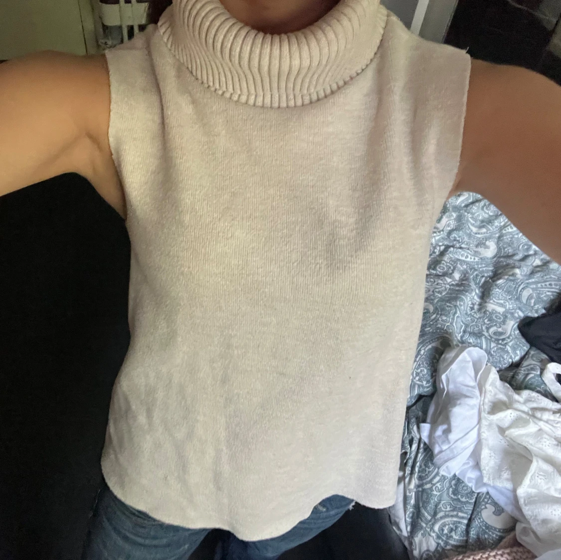 Beige ärmlös polotröja - 90